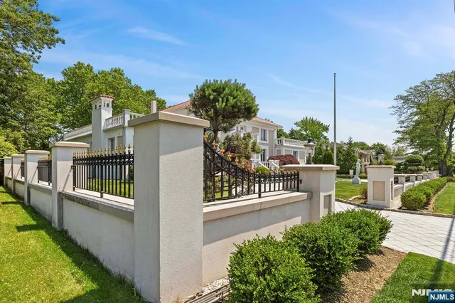 $4,650,000 | 14 Jane Drive, Englewood Cliffs, NJ 07632