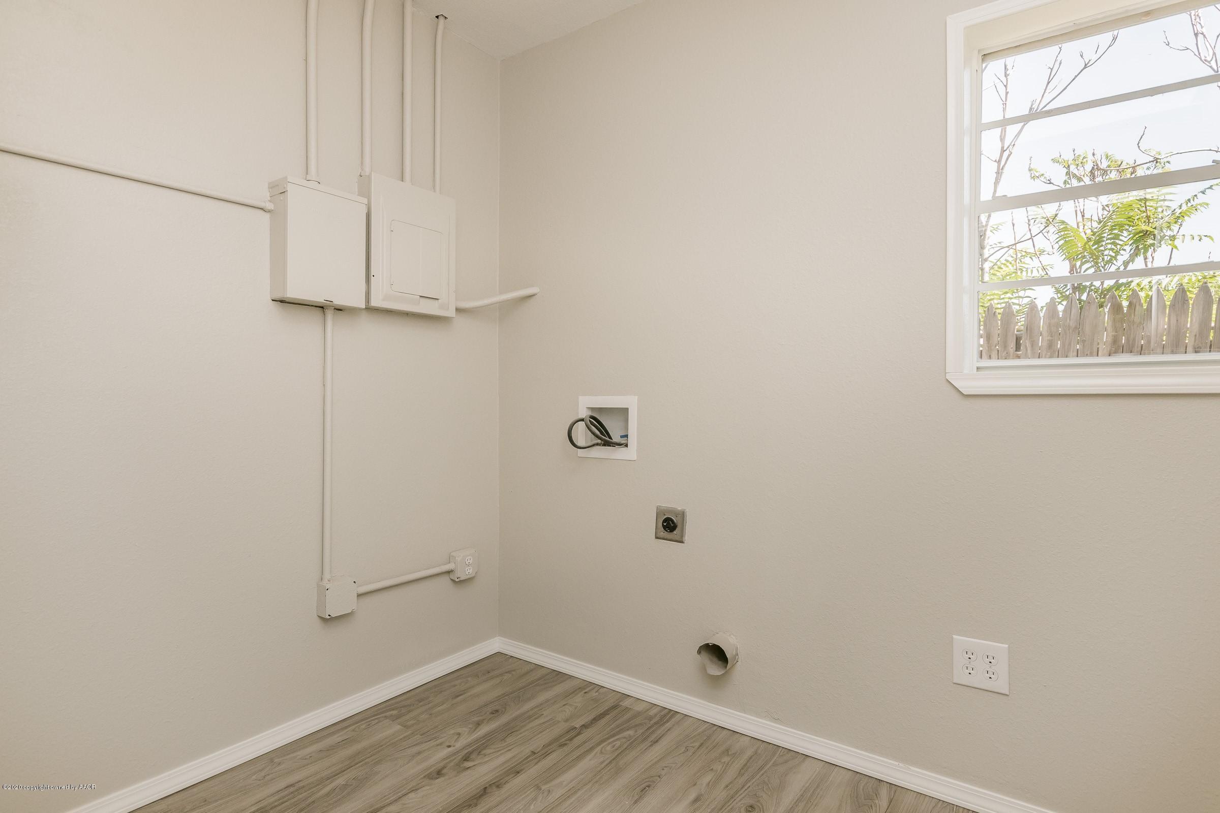 5135 Bowie Street Amarillo, TX 79110 - Photo 9 of 24 a view of small space with wooden floor and windows