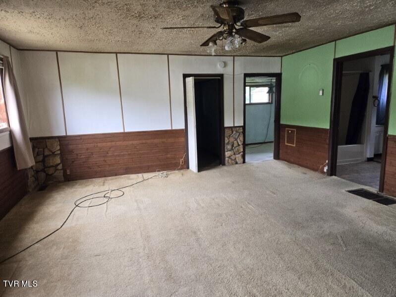 354 Mountain View Drive Hampton, TN 37658 - Photo 11 of 29 IMG_20240823_181437