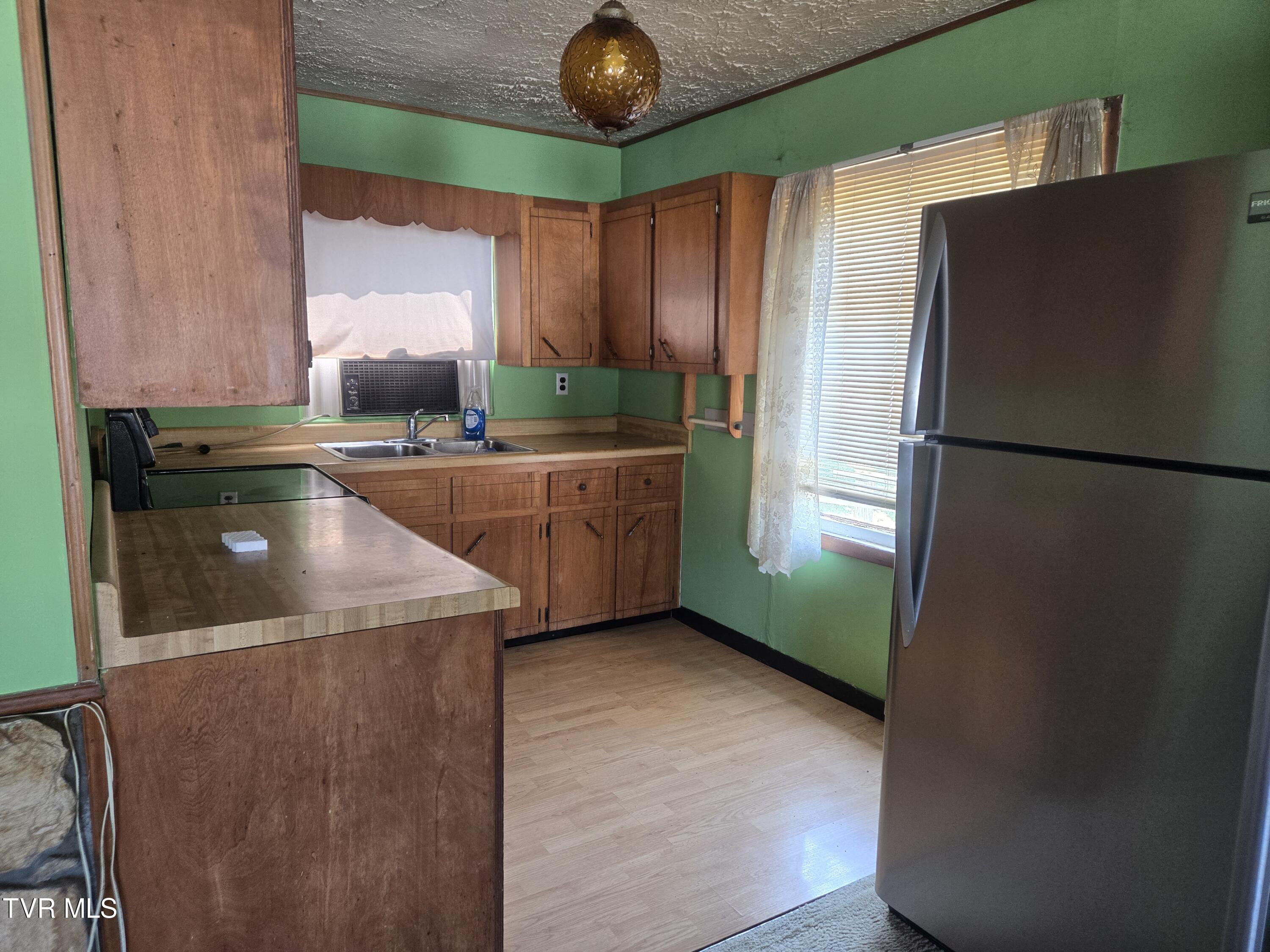 354 Mountain View Drive Hampton, TN 37658 - Photo 13 of 29 20240823_143423