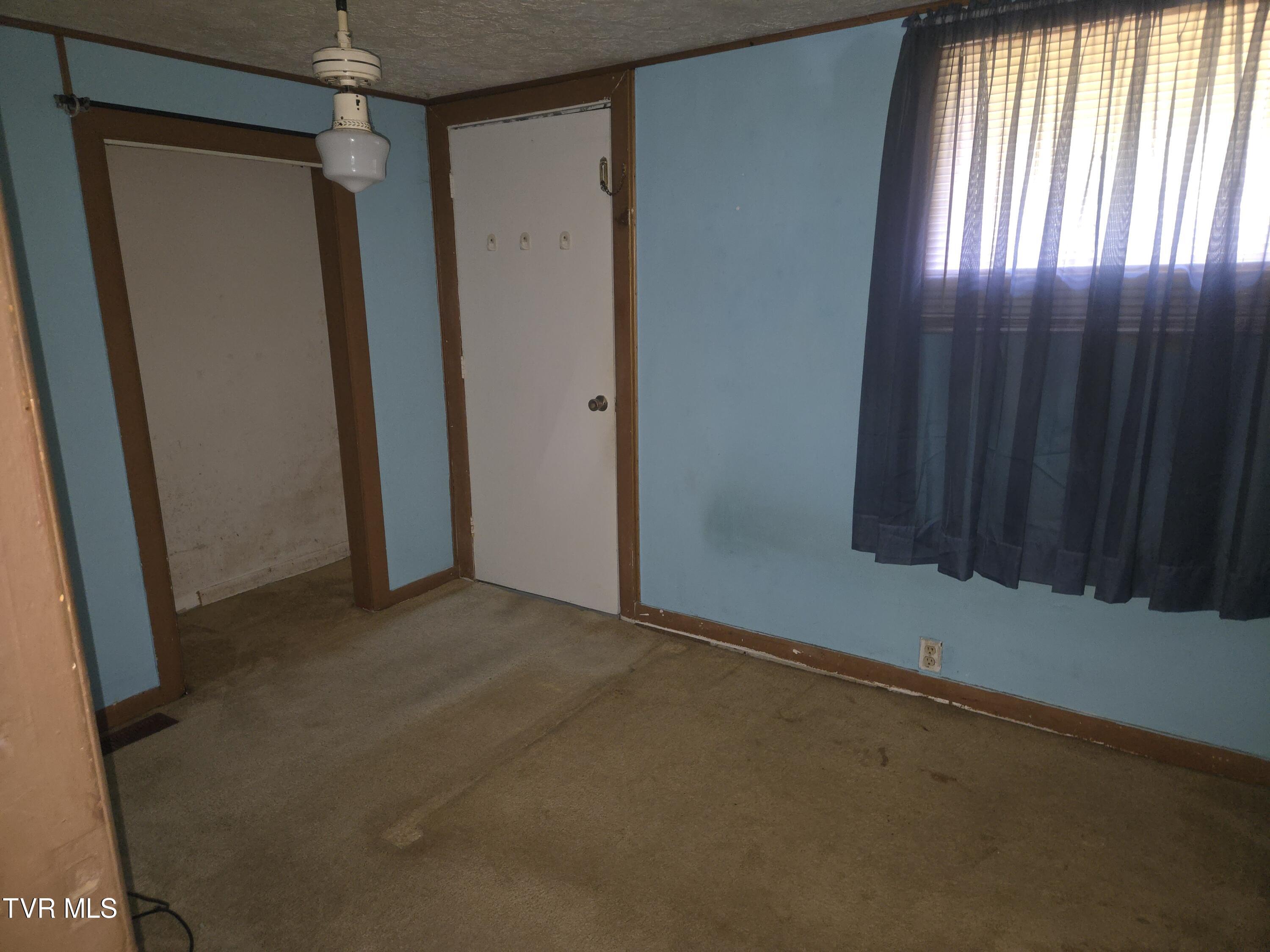 354 Mountain View Drive Hampton, TN 37658 - Photo 14 of 29 20240823_143519