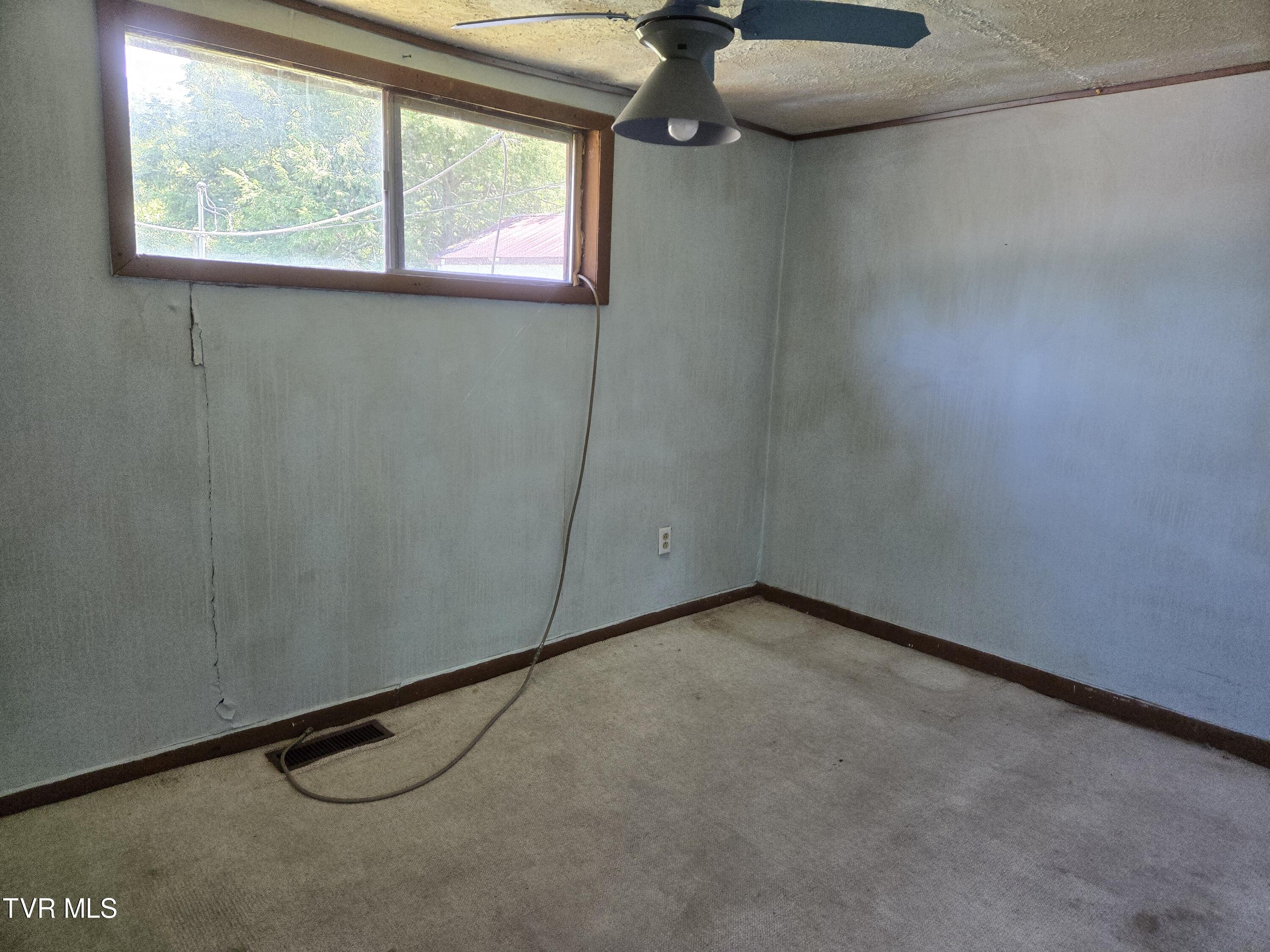 354 Mountain View Drive Hampton, TN 37658 - Photo 15 of 29 20240823_143439