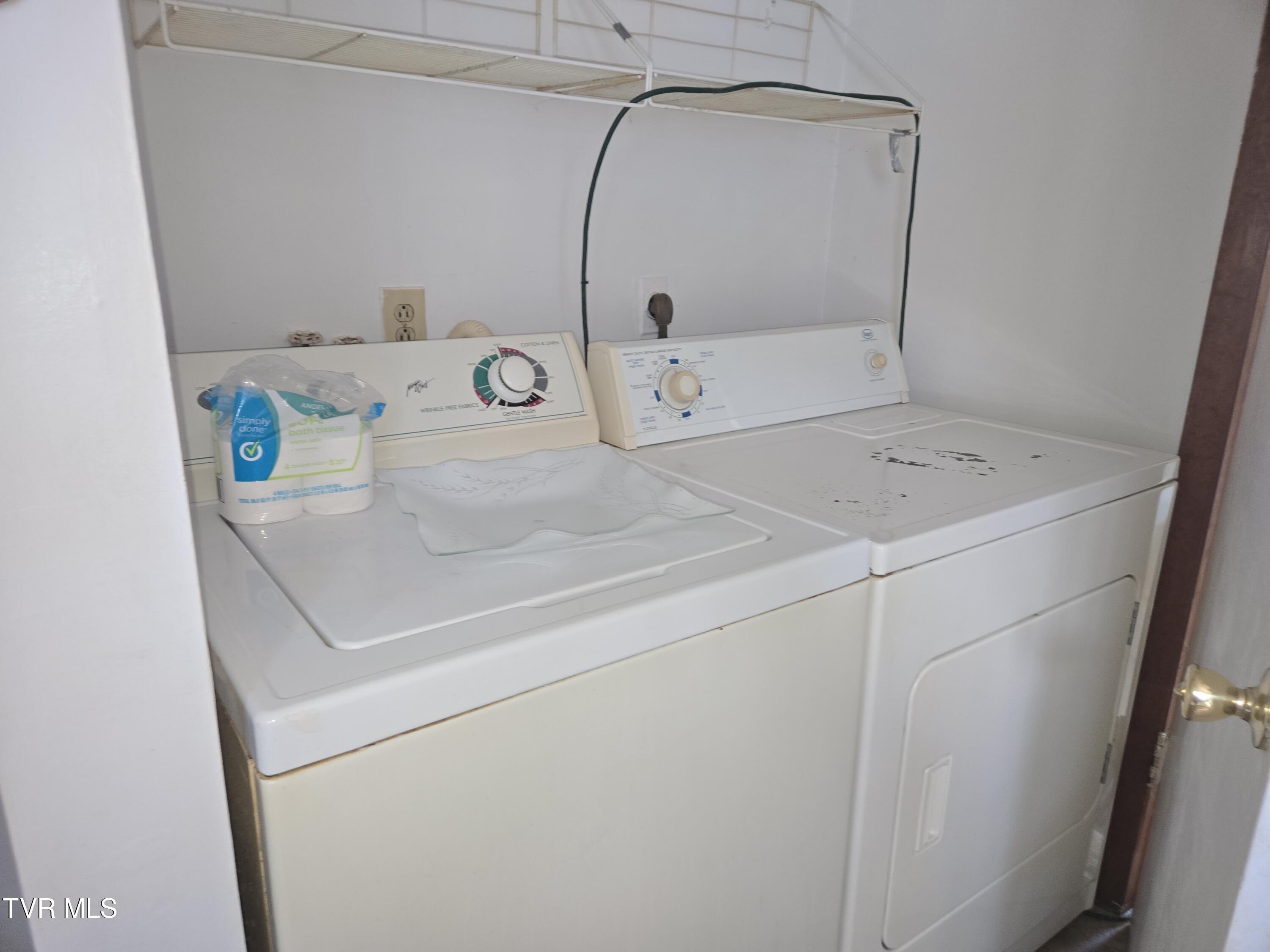 354 Mountain View Drive Hampton, TN 37658 - Photo 17 of 29 20240823_143608