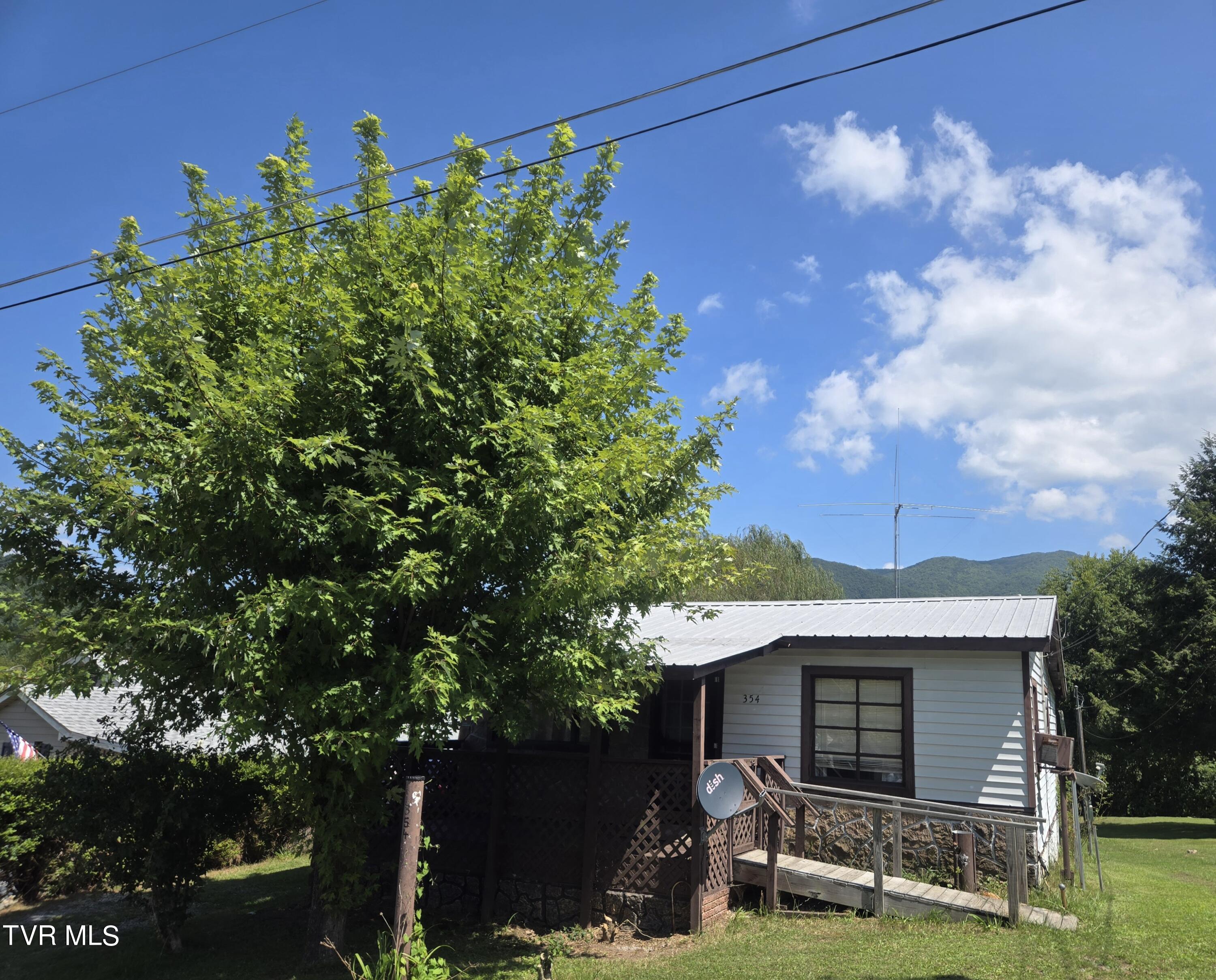 354 Mountain View Drive Hampton, TN 37658 - Photo 2 of 29 20240823_141743