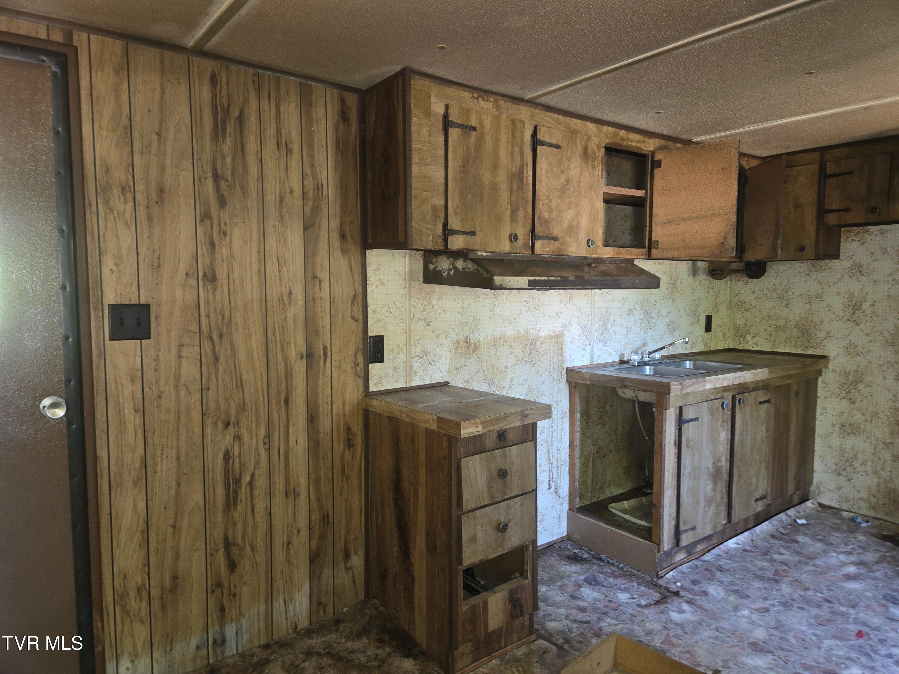 354 Mountain View Drive Hampton, TN 37658 - Photo 24 of 29 20240823_143846