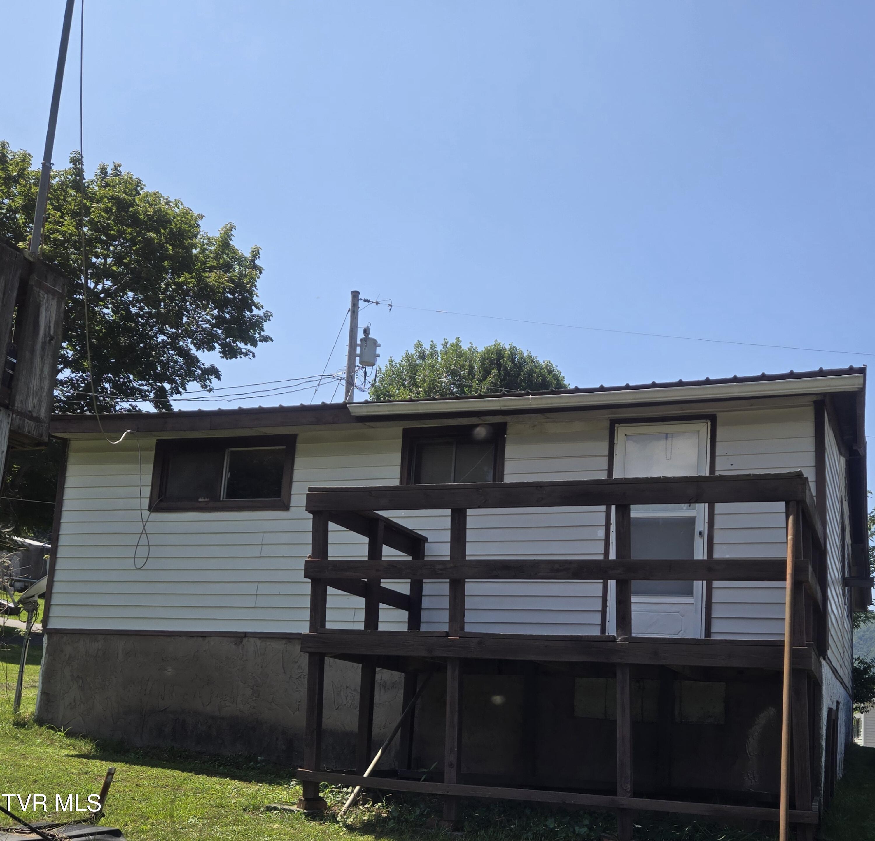 354 Mountain View Drive Hampton, TN 37658 - Photo 6 of 29 20240823_142028