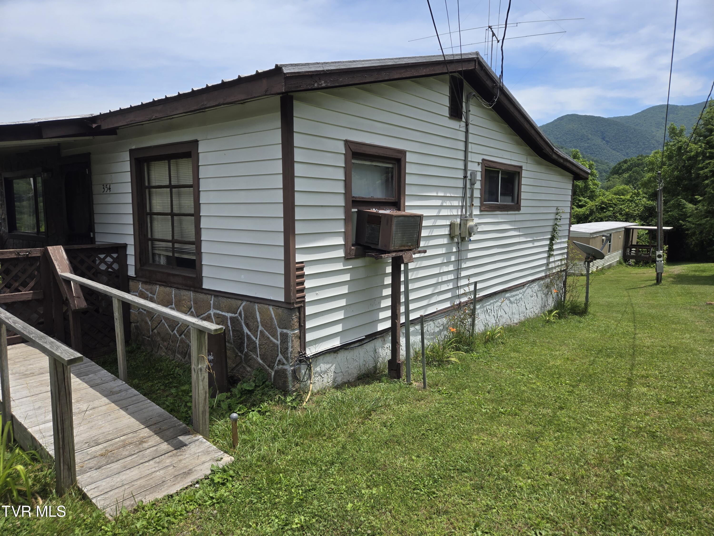 354 Mountain View Drive Hampton, TN 37658 - Photo 7 of 29 20240619_123109