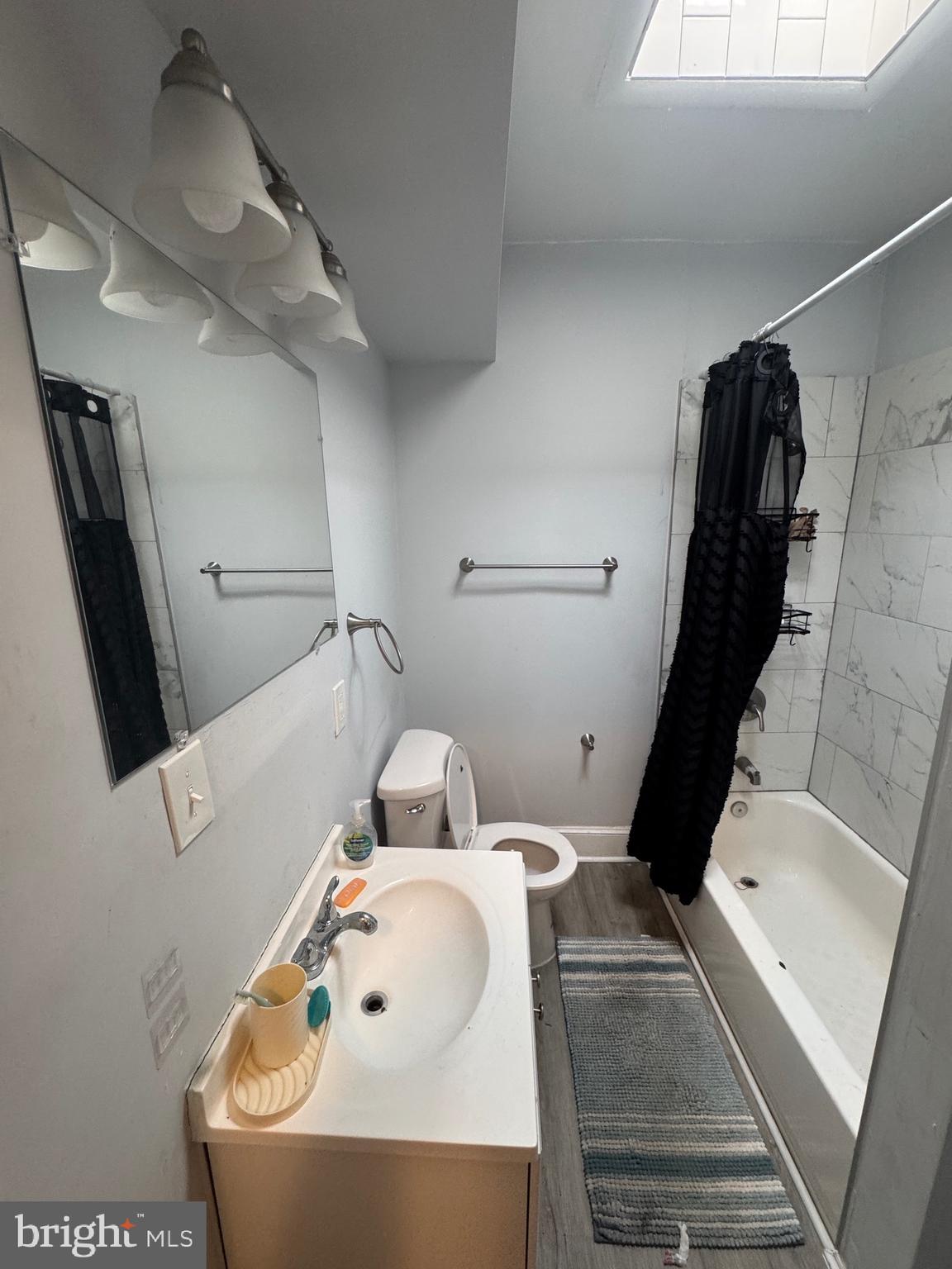 2039 Sinclair Lane Baltimore, MD 21213 - Photo 14 of 28 2nd level Full Bath