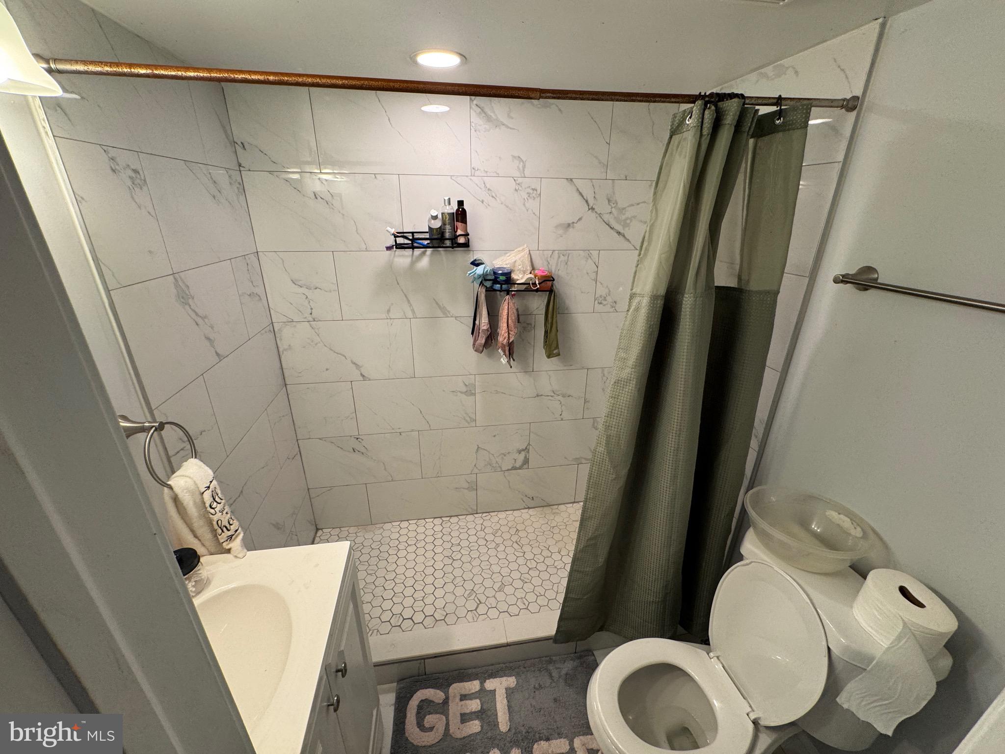 2039 Sinclair Lane Baltimore, MD 21213 - Photo 25 of 28 Lower Level Full Bath