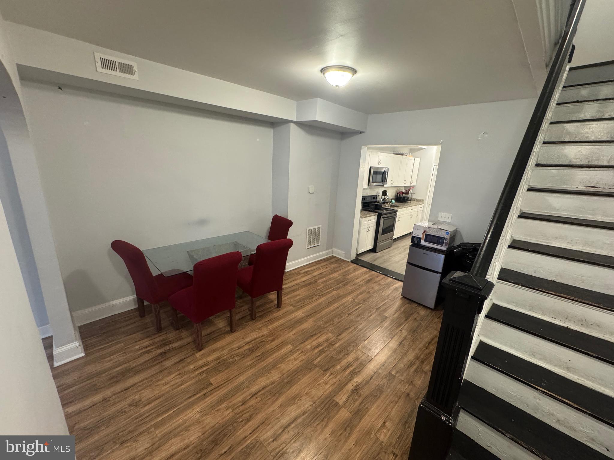 2039 Sinclair Lane Baltimore, MD 21213 - Photo 4 of 28