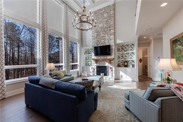 a view of a livingroom with furniture and a ceiling fan
