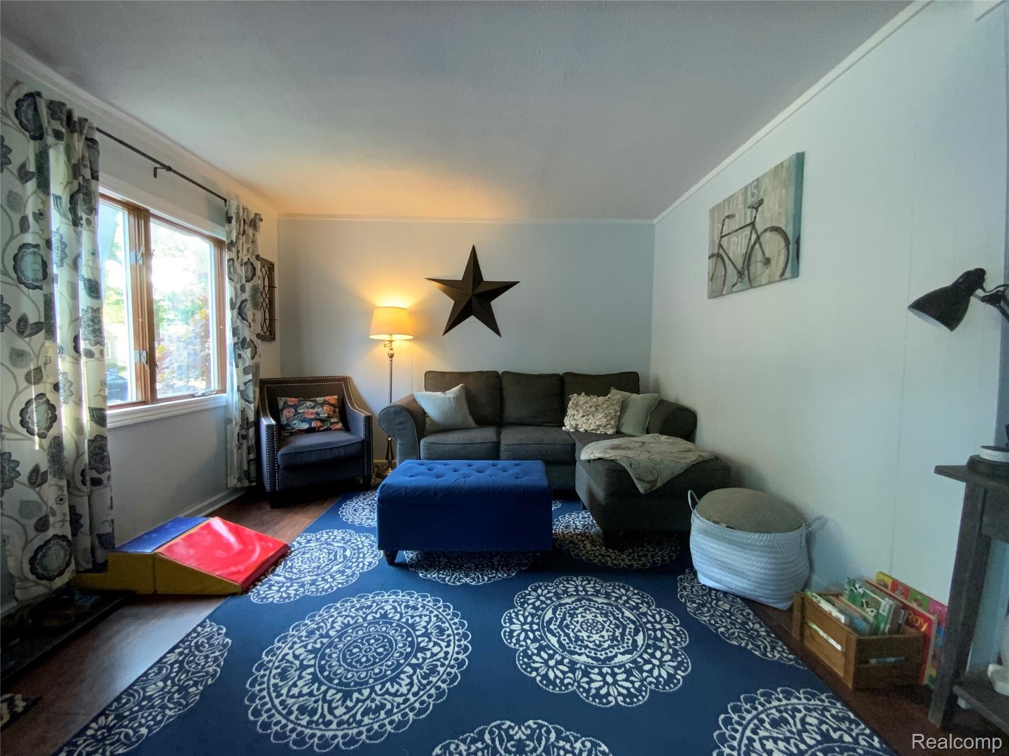 2152 Roslyn Road Grosse Pointe, MI 48236 - Photo 4 of 41 Photo Sep 21, 5 12 07 PM.jpg