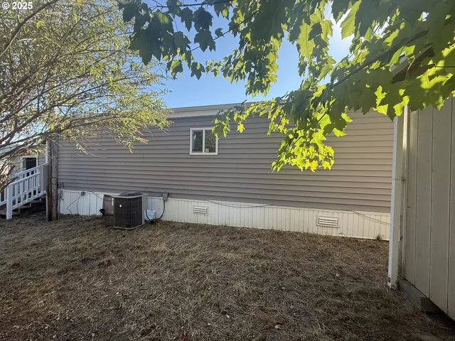 a view of a back yard of the house