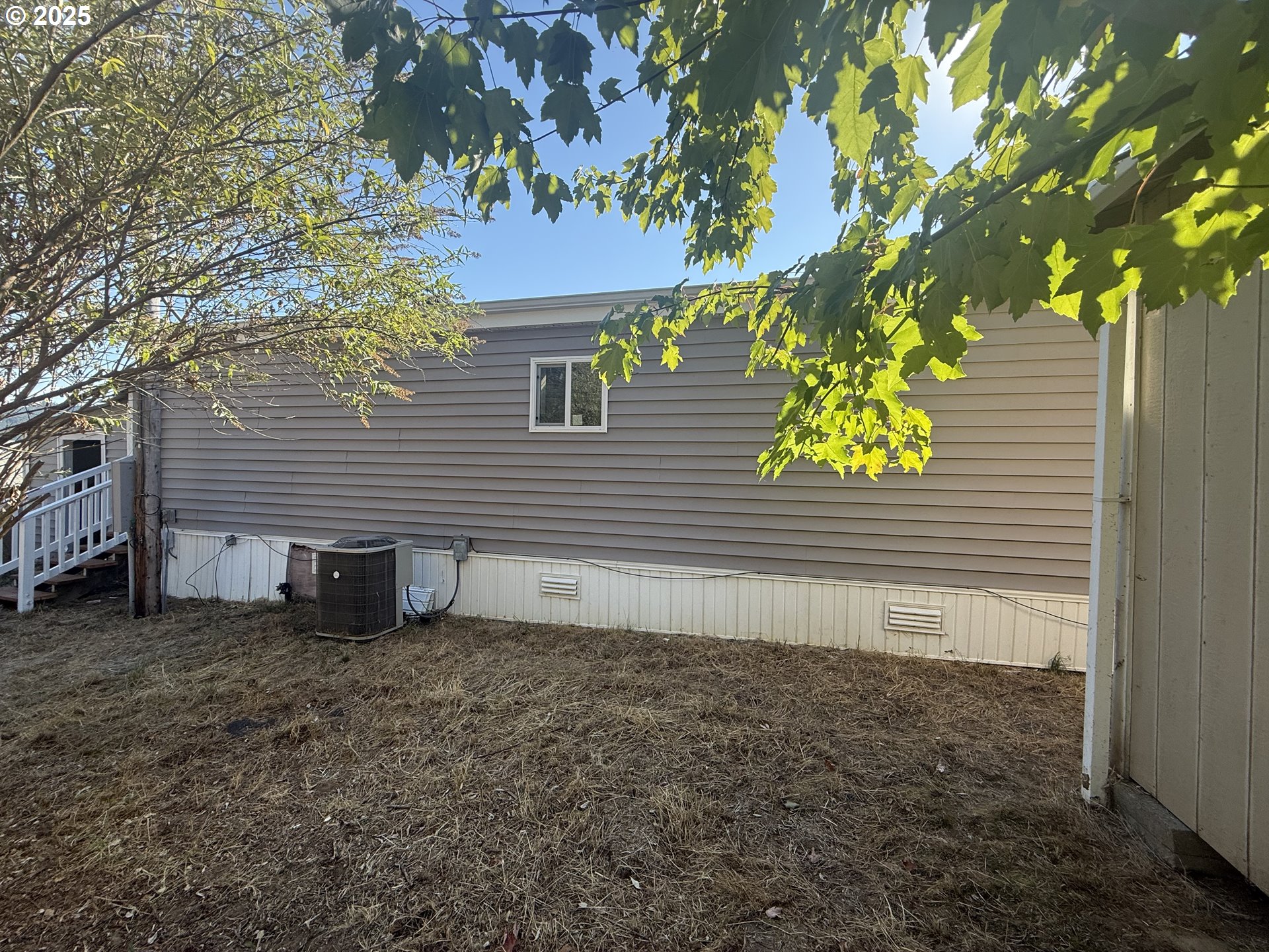 373 Hayhurst Road Yoncalla, OR 97499 - Photo 19 of 33 a view of a back yard of the house