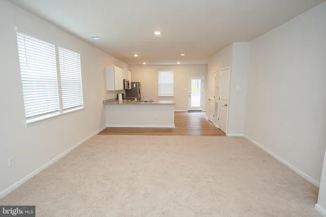 an empty room with windows and pillars in it