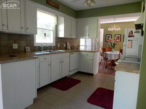 1868 Tahyio Road Owosso, MI 48867 - Photo 7 of 48 20441208-6.JPG