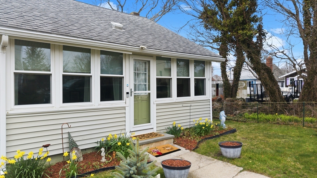52 Point Street Fairhaven, MA 02719 - Photo 3 of 40 Gallery Image 3