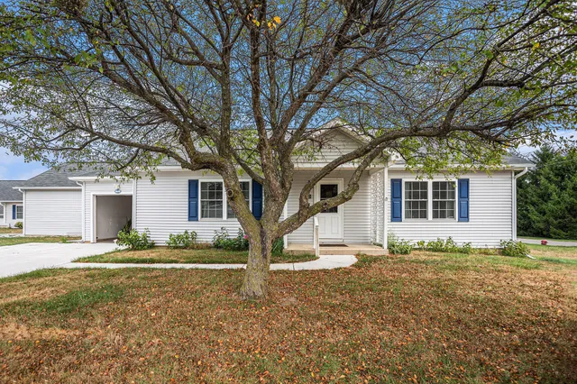 $219,900 | 1000 West Villas Drive, Vicksburg, MI 49097