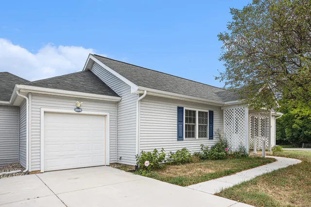 $219,900 | 1000 West Villas Drive, Vicksburg, MI 49097