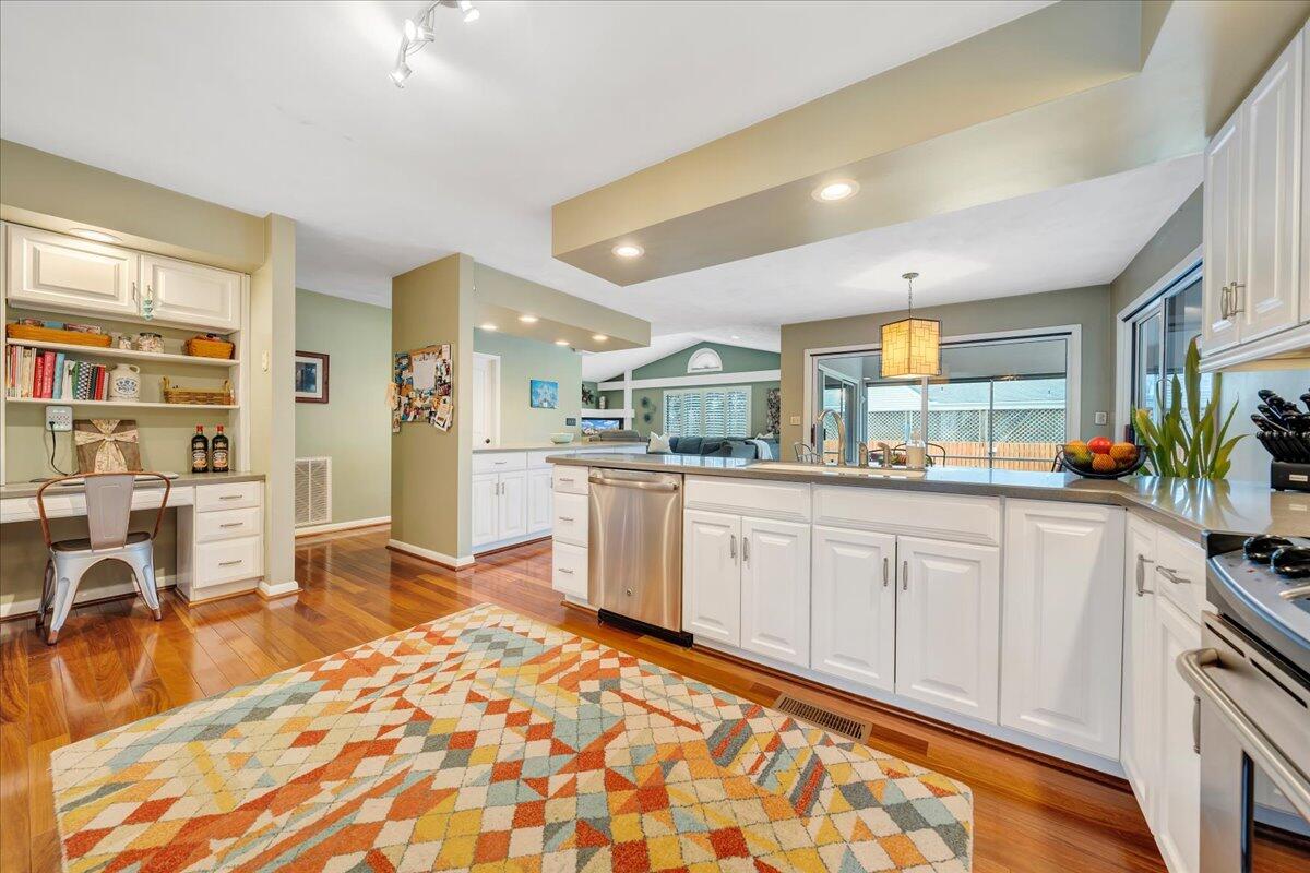171 Queen Regent Court Blue Ridge, VA 24064 - Photo 15 of 51 Kitchen Desk