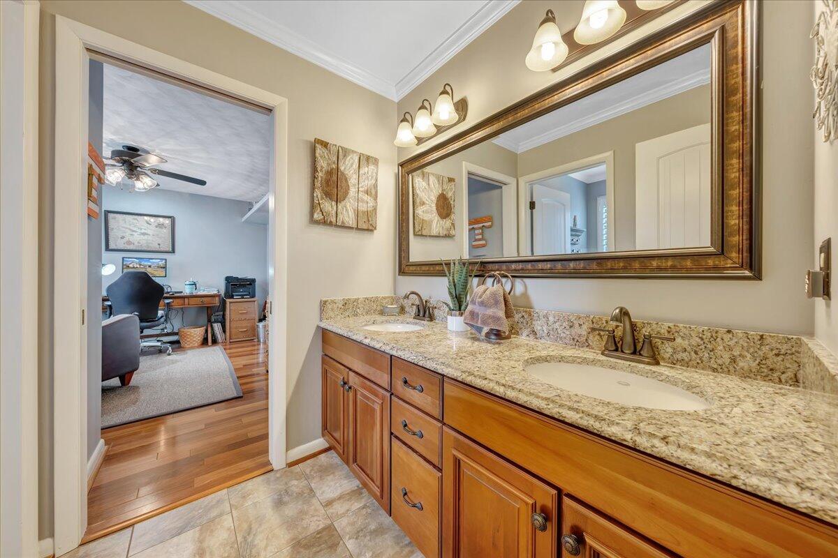 171 Queen Regent Court Blue Ridge, VA 24064 - Photo 22 of 51 Main Split Bath Double Vanities