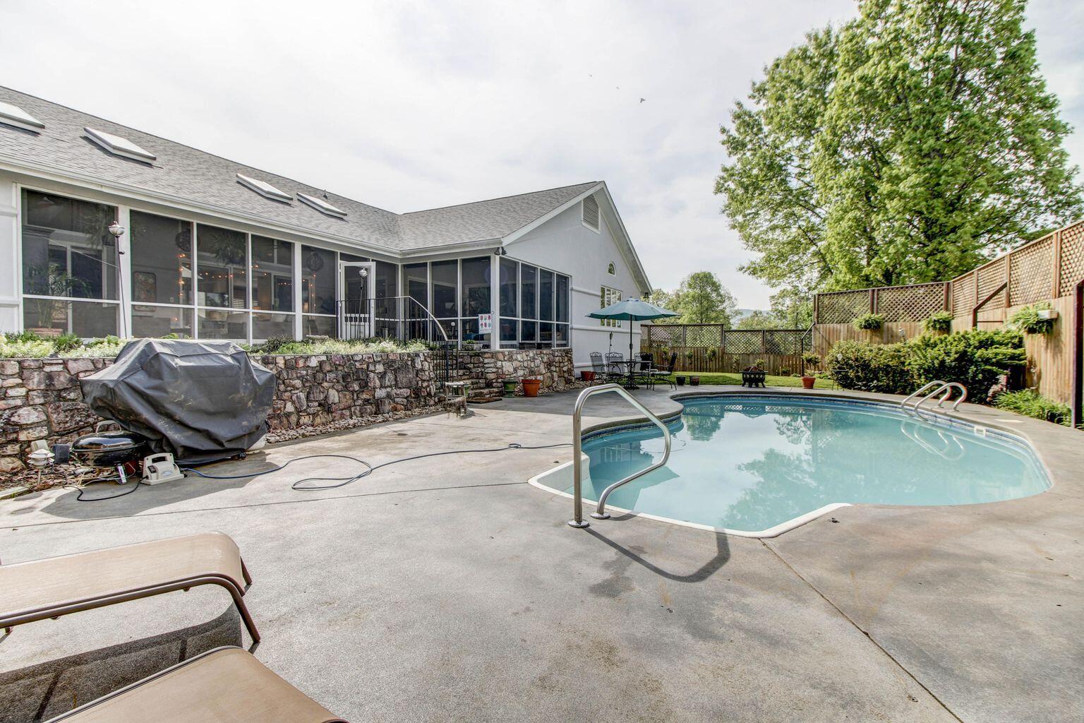 171 Queen Regent Court Blue Ridge, VA 24064 - Photo 36 of 51 Pool with Steps