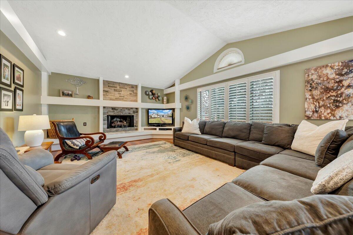 171 Queen Regent Court Blue Ridge, VA 24064 - Photo 7 of 51 Family Room 1