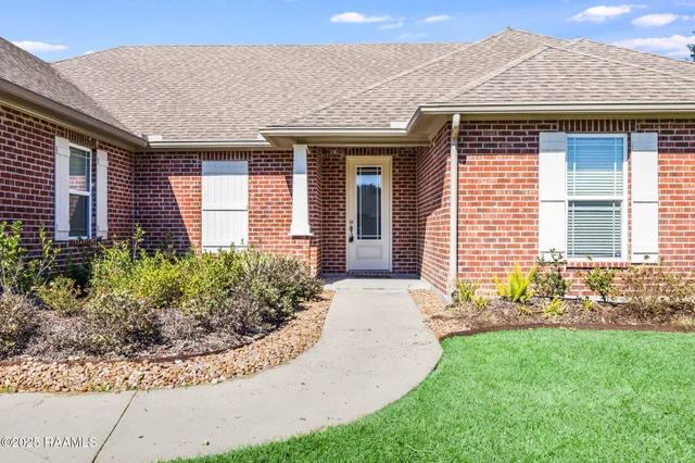 $360,000 | 170 Noah's Ark Boulevard, Cankton, LA 70584