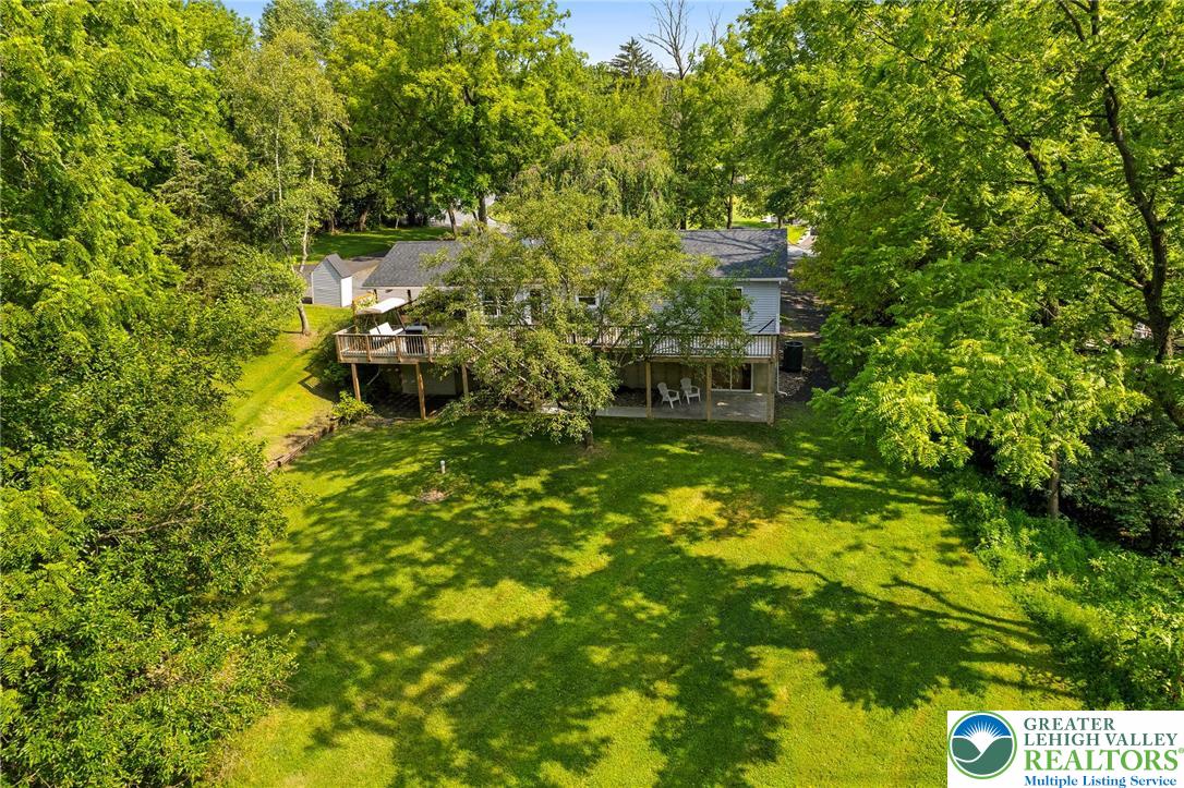 2007 Springtown Hill Road Hellertown, PA 18055 - Photo 89 of 100 a backyard of a house with table and chairs