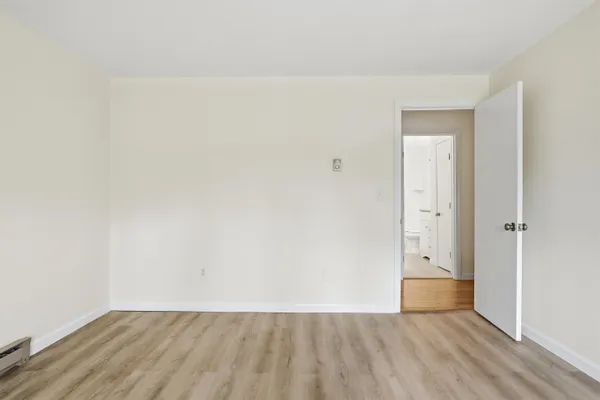 $2,150 | 4 Linda Lane, Unit 5, Stratham, NH 03885