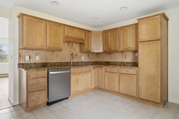 $2,150 | 4 Linda Lane, Unit 5, Stratham, NH 03885