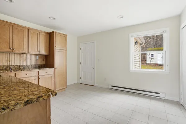 $2,150 | 4 Linda Lane, Unit 5, Stratham, NH 03885