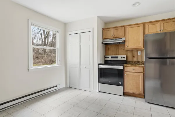 $2,150 | 4 Linda Lane, Unit 5, Stratham, NH 03885