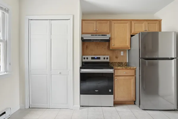 $2,150 | 4 Linda Lane, Unit 5, Stratham, NH 03885