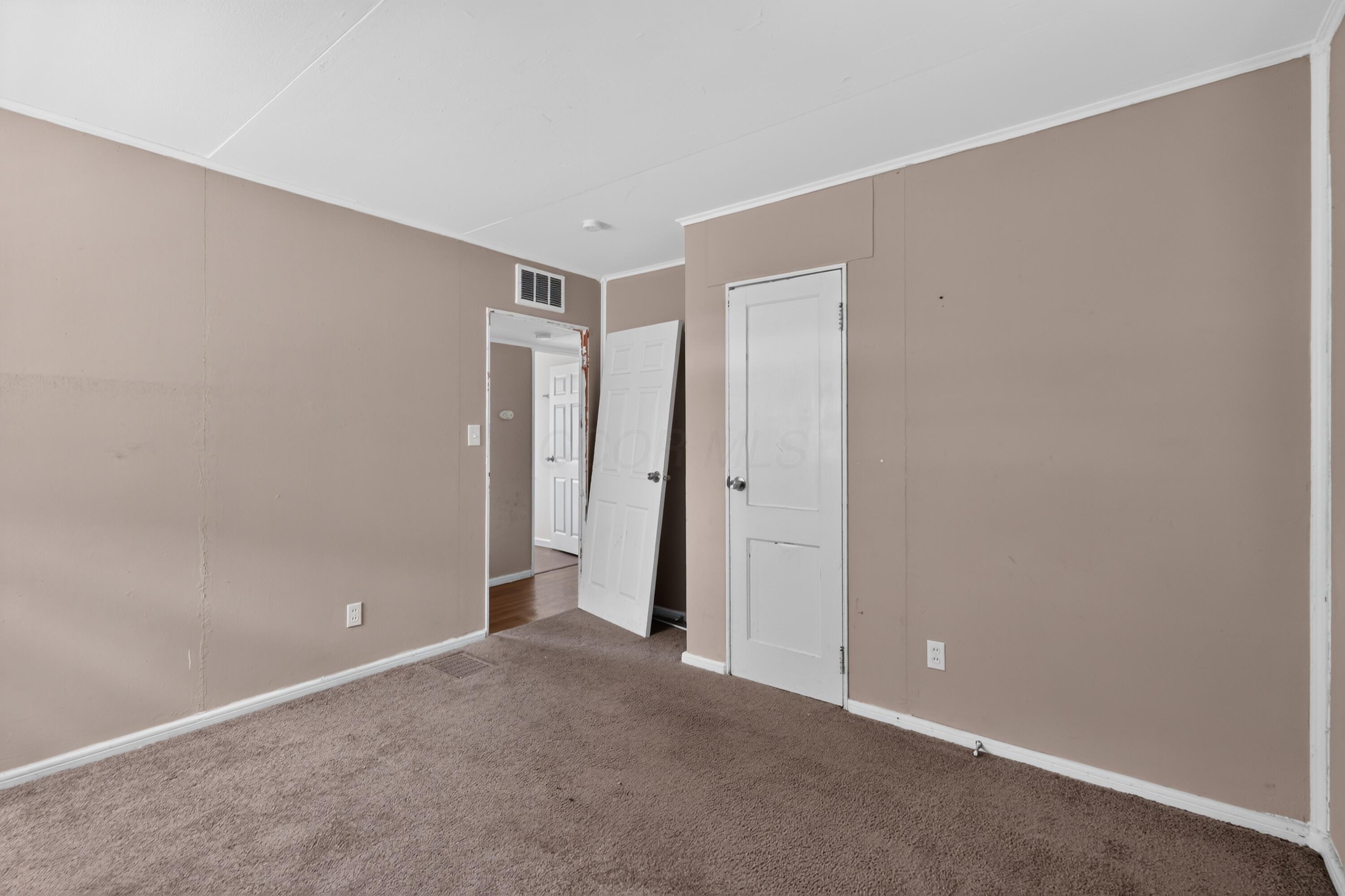 1170 South Hampton Road Columbus, OH 43227 - Photo 21 of 32 21_1170_S_Hampton_Rd-Bedroom-6697