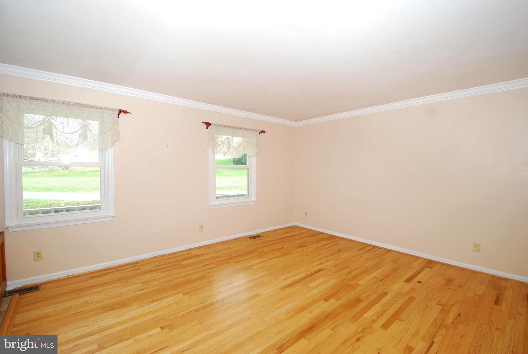 4210 Salem Bottom Road Westminster, MD 21157 - Photo 13 of 22 Living Room