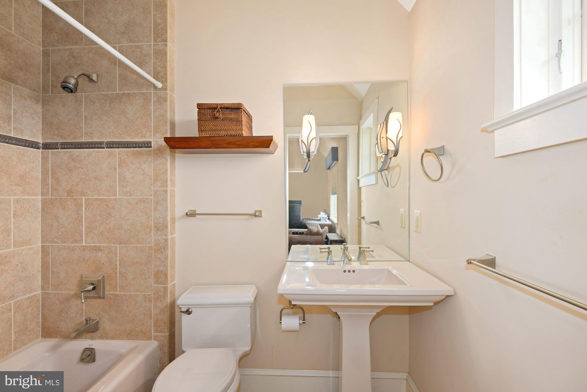 21232 Unison Road Middleburg, VA 20117 - Photo 49 of 123 Private full bathroom for 3rd bedroom