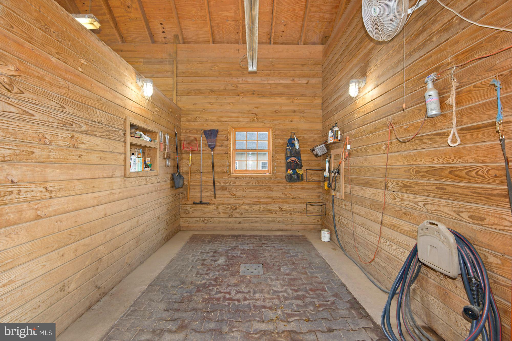 21232 Unison Road Middleburg, VA 20117 - Photo 58 of 123 Wash stall with heat lamps