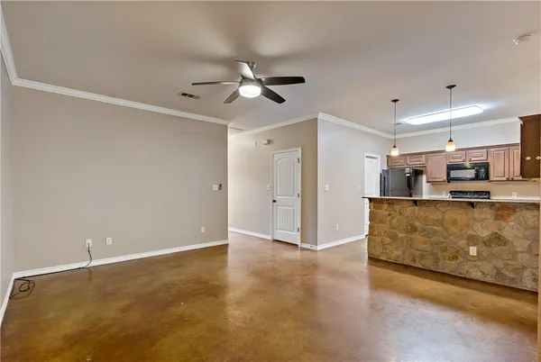 $2,350 | 3338 General Parkway, College Station, TX 77845