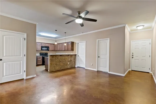 $2,350 | 3338 General Parkway, College Station, TX 77845