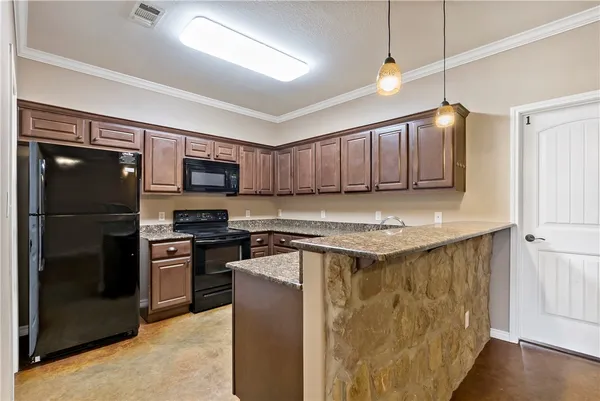 $2,350 | 3338 General Parkway, College Station, TX 77845