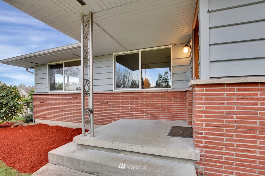 108 R Street Northeast Auburn, WA 98002 - Photo 3 of 37