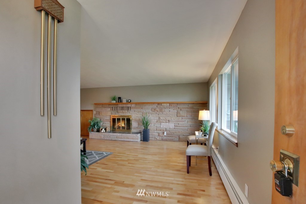 108 R Street Northeast Auburn, WA 98002 - Photo 4 of 37