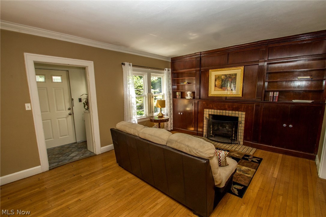 2624 Eaton Road Cleveland, OH 44118 - Photo 3 of 35