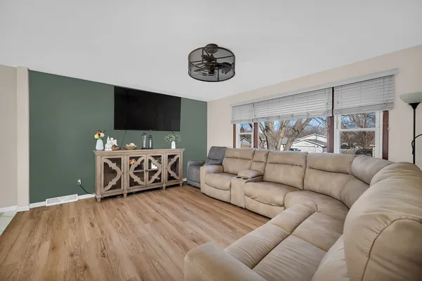 $344,900 | 24333 South Valley Drive, Channahon, IL 60410