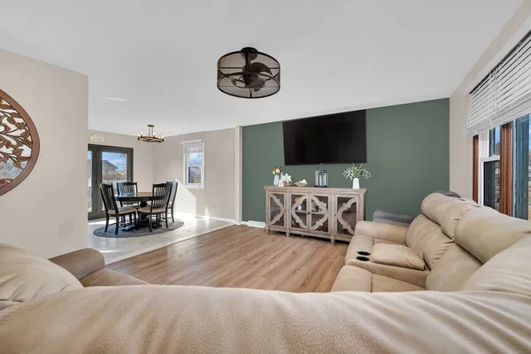 $344,900 | 24333 South Valley Drive, Channahon, IL 60410