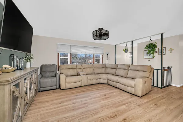 $344,900 | 24333 South Valley Drive, Channahon, IL 60410