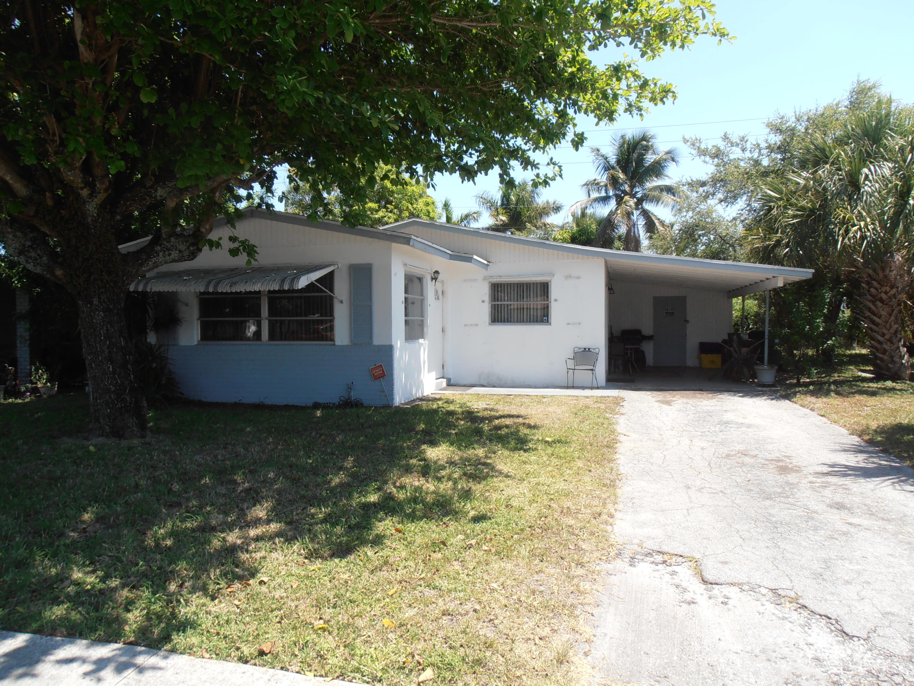 1525 West 9th Street Riviera Beach, FL 33404 - Photo 1 of 1 Front Elevation