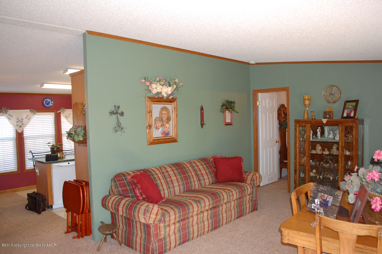 1600 Venetia Road Amarillo, TX 79118 - Photo 7 of 38 a living room with furniture and a kitchen