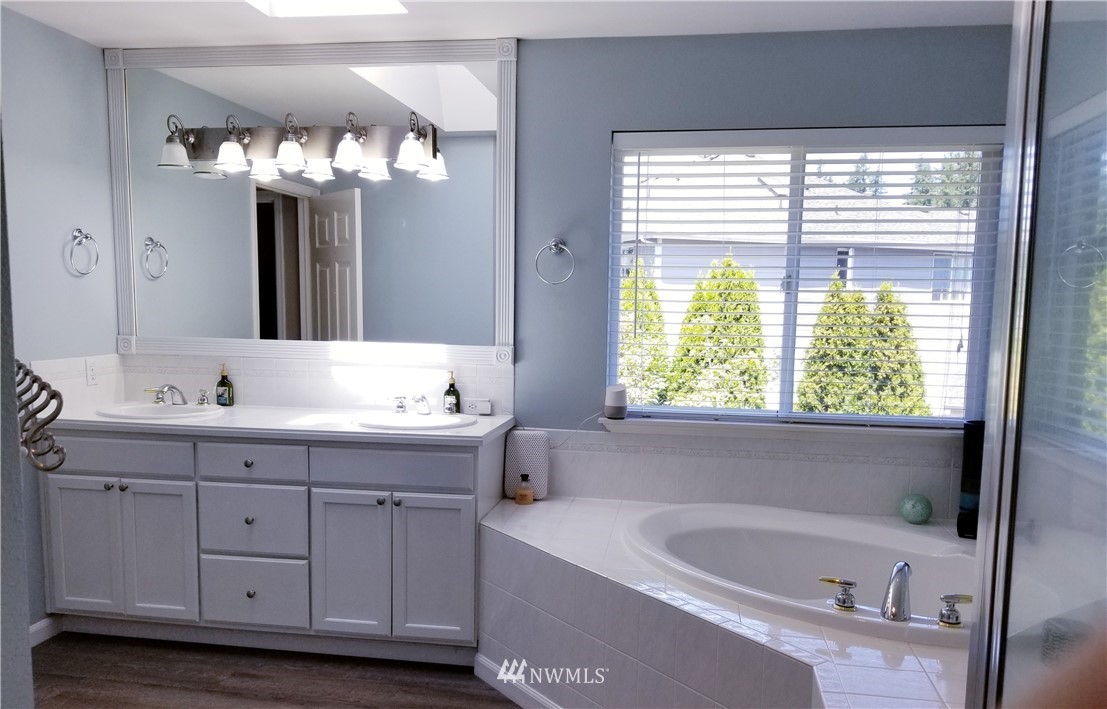 18642 172nd Place Southeast Renton, WA 98058 - Photo 6 of 18 Gallery Image 6